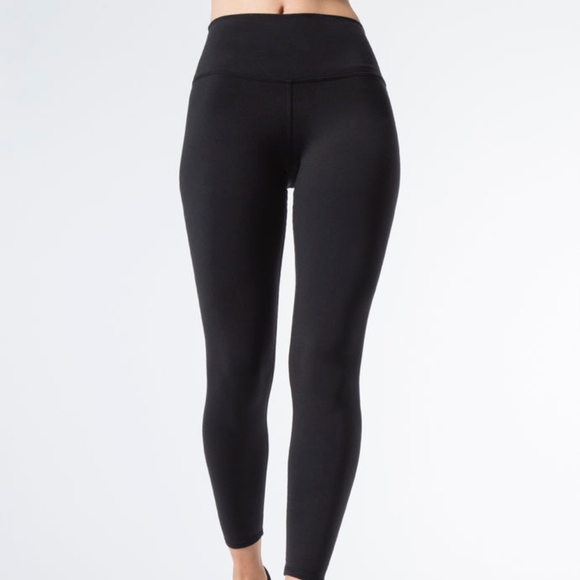 ALO Yoga Pants - ALO Yoga Airbrush 7/8 Leggings Sz. Small